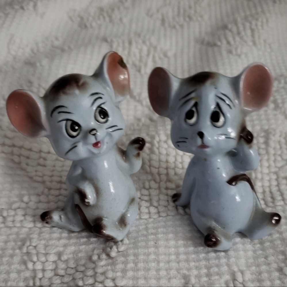 Adorable Gray and Brown Ceramic Mouse Anthropomorphic Salt & Pepper Shakers 1950